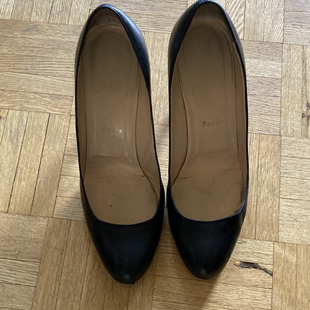 Christian Louboutin famous classic pump